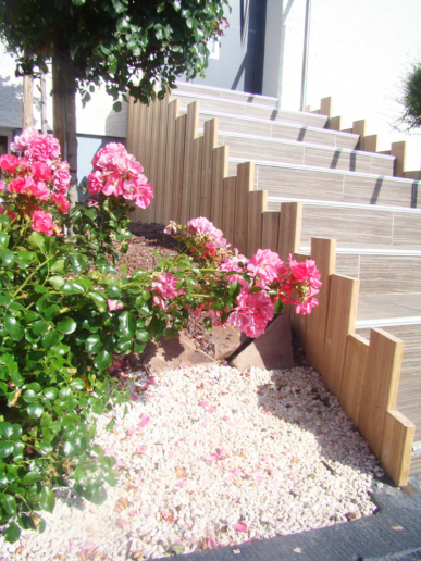 Entrée de maison réalisée par votre paysagiste aldéclic à allonnes