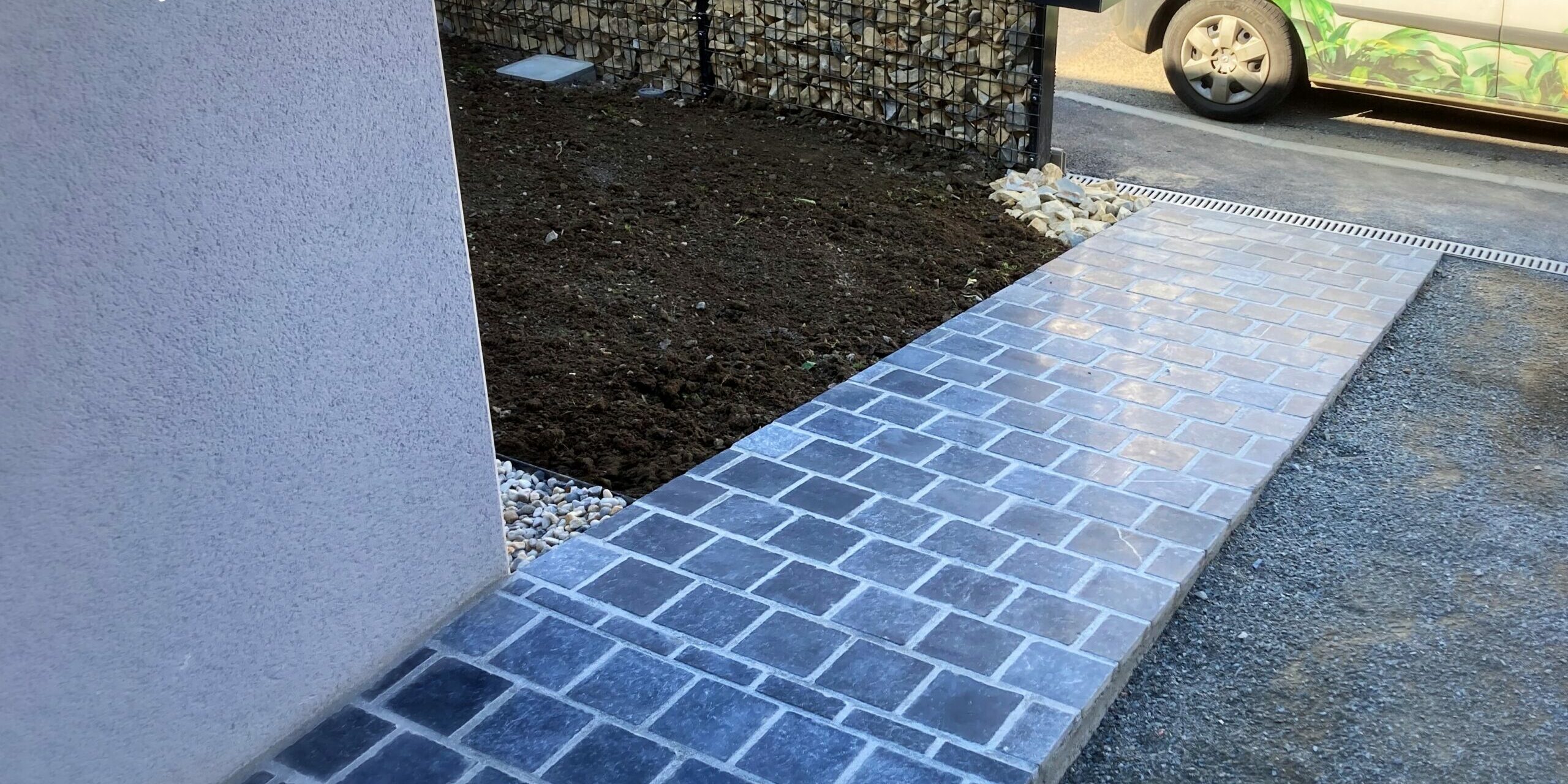 allée bleue réalisée par alcea